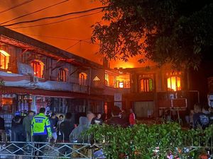 Kebakaran Hanguskan 9 Ruko dan 1 Kafe di Nabire Papua