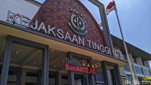 Gedung Kejaksaan Tinggi NTB. Foto: (Ahmad Viqi/detikBali).