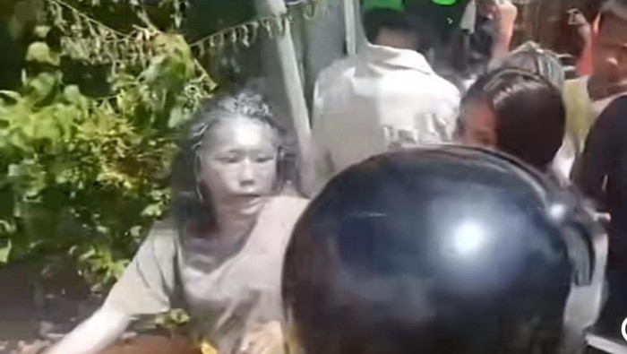 Anggota Satpol PP Makassar Dipukul dan Dicakar Saat Razia Manusia Silver