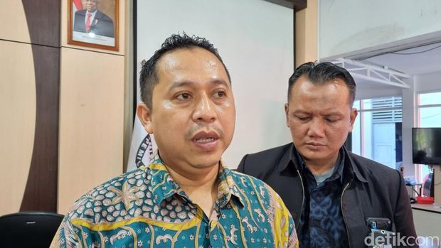 Ketua KPU Bantul, Joko Santosa saat memberikan keterangan.