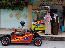 Kreatif! Pria Ini Bikin Mobil dari Barang Bekas untuk Antar Makanan