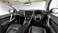 Sedangkan pada sisi interior Mitsubishi Pajero Sport Elite Limited Edition dibenamkan audio premium.  Foto: Dok. MMKSI