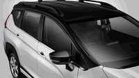 Mobil ini tersedia hanya dalam 1 varian dan 2 pilihan warna, yakni Quartz White Pearl, dan Green Bronze. Pada Mitsubishi Xpander Cross Elite Limited Edition disematkan penyegaran pada sisi eksterior dengan desain yang elite dan stylish, melalui highlight utama warna two-tone putih dan hitam, serta beragam aksesoris Elite, seperti: Black Roof & Pillar, Black Door Mirror, Black Shark Fin Antenna, Engine Hood Emblem, dan Elite Limited Edition Emblem.  Foto: Dok. MMKSI