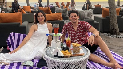 Momen Manis Andrew Andika Saat Kulineran Bareng Istri