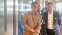 Menteri Kesehatan Budi Gunadi Sadikin menghadiri Publik Forum GIFT dan doctorSHARE di Jakarta, Rabu (8/5/2024). Memasuki tahun 2024, Allianz Regional Asia Pasifik dan Global Institute for Tomorrow (GIFT) meluncurkan inisiatif Ascent 2030 bertema Accelerating Healthcare for Indonesia’s Remote Island Communities (Percepatan Pelayanan Kesehatan untuk Masyarakat di Pulau-pulau Terpencil di Indonesia). Kegiatan yang melibatkan berbagai perwakilan manajemen di berbagai negara dimana Allianz melayani untuk kajian bisnis dan manajerial terkait program kesehatan inovatif di Indonesia.