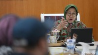 Hal itu bukan tanpa alasan, Risma mengatakan pada mekanisme yang lama, pembaharuan data dilakukan enam bulan sekali. Menurut Risma, waktu itu terlalu lama.  