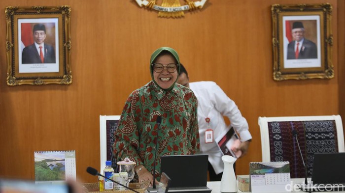 Menteri Sosial (Mensos) Tri Rismaharini (Risma) memperbaharui mekanisme layanan pengusulan data bansos. Metode baru itu berkaitan dengan Data Terpadu Kesejahteraan Sosial (DTKS) miliki Kemensos RI.