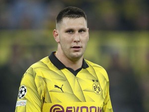 Niklas Sule Comeback dari Pensiun, Cetak Gol di Laga Debut