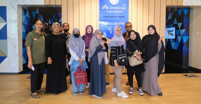 Ortu peserta UTBK di IPB saat tur Museum IPB