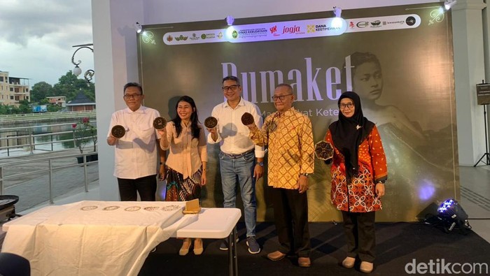 Pameran “Kuasa Wanita Jawa” rangkaian Festival RUMAKET (Ruang Masyarakat Ketemu) di Taman Budaya Embung Giwangan (TBEG) Jogja tanggal 9-15 Mei 2024.