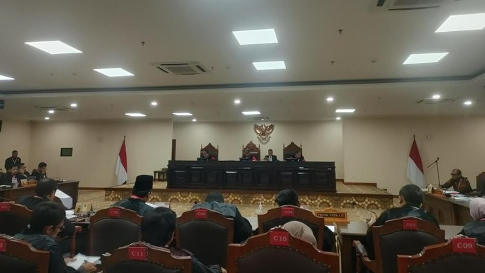 Wakil Ketua MK Isra Pudjangga Lontarkan Humor Perihal Keterlambatan Sidang