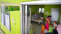 Sejumlah pasien diare dirawat inap di Puskesmas Surantih, Kecamatan Sutera, Pesisir Selatan, Sumatera Barat, Rabu (8/5/2024).