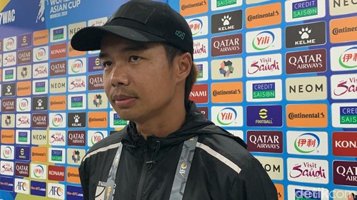 Pelatih Timnas Wanita Thailand U-17 Kritsada Phungmali di Gianyar, Bali, Selasa (7/5/2024). (Siti Muamalah)