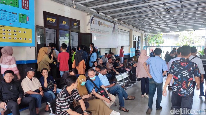 Pelayanan SIM di Polrestabes Palembang.
