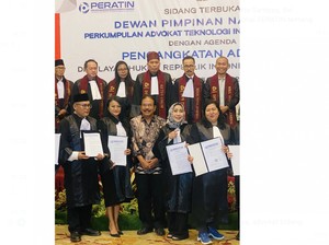 Peratin Resmi Angkat Advokat Perdana Angkatan Pertama