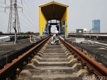 Seperti Ini Perawatan Berkala Prasarana LRT Jakarta
