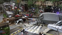 Insiden ini juga mengganggu layanan monorel di Kuala Lumpur.