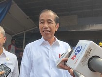 Jokowi Senyum-Respons Santai Ditanya Fotonya Tak Ada di Ruang PDIP Sumut
