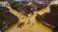 Foto udara banjir merendam permukiman di Kenali Besar, Jambi.