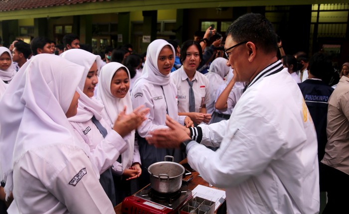 Konsistensi Jakarta International Container Terminal (JICT) untuk mendukung inisiatif pelestarian lingkungan, salah satunya lewat program zero waste diganjar MURI.
