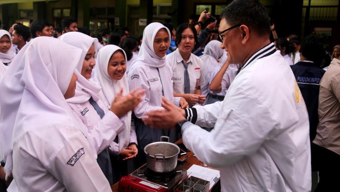 Rekor MURI Daur Ulang Limbah Terbanyak Konsistensi Jakarta International Container Terminal (JICT) untuk mendukung inisiatif pelestarian lingkungan, salah satunya lewat program zero waste diganjar MURI.