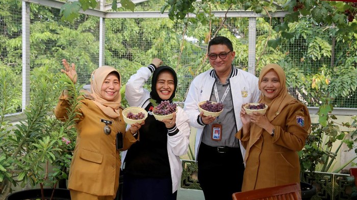 Konsistensi Jakarta International Container Terminal (JICT) untuk mendukung inisiatif pelestarian lingkungan, salah satunya lewat program zero waste diganjar MURI.