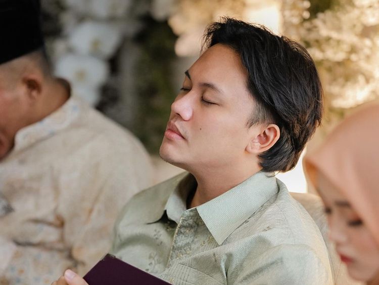 7 Foto Pengajian Rizky Febian Jelang Pernikahan, Diwarnai Tawa - Tangis Haru
