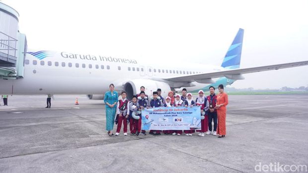 Rombongan piknik siswa SD Muhammadiyah Plus Salatiga naik pesawat Garuda yang viral. Foto diunggah Rabu (08/5/2024).