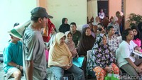 Pemerintah melalui Badan Pangan Nasional dan Perum Bulog menyalurkan bantuan pangan beras untuk 22.004.007 keluarga se-Indonesia.
