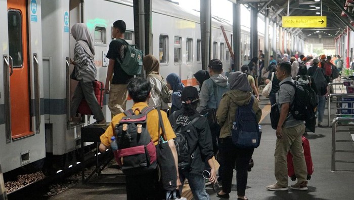 Suasana stasiun di wilayah KAI Daop 4 Semarang.