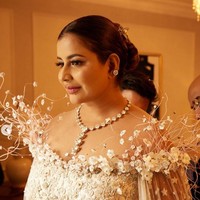 Penampilan ibu dua anak itu di Met Gala mencuri perhatian. Dia tampil menggunakan kalung berlian 180 karat. Foto: dok. Instagram @sudhareddy.official