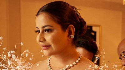 Foto Sosialita India yang Viral, Pakai Kalung Rp 160 M hingga Jet Pribadi