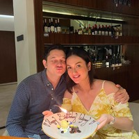 Tengku juga menyebut jika Andrew tak hanya berselingkuh dengan 1 wanita saja. Ini bukan 1 cewe, banyak mulai dari ani2 2 jetian dll. Dari sakit ati cuma bisa ketawa aja, tulis Tengku. Foto: Instagram/@tengkudewiputri_tdp