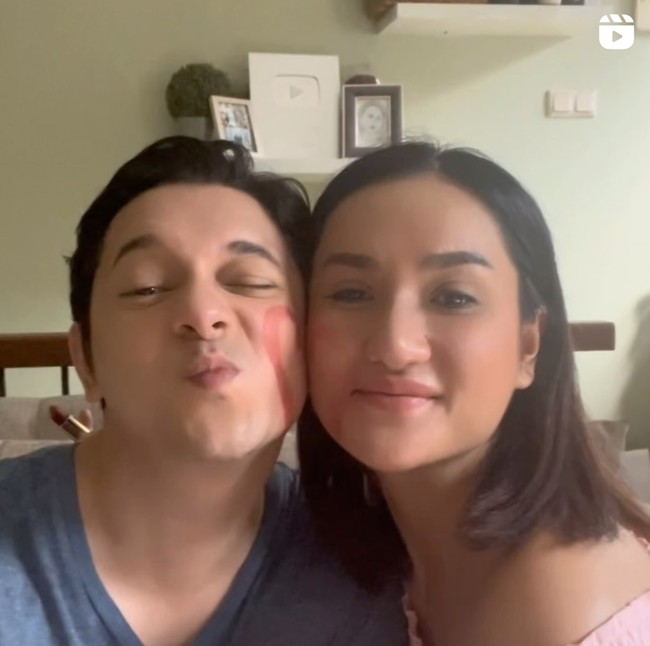 Andrew Andika dan Tengku Dewi Putri diketahui menikah pada April 2017. Saat ini Tengku diketahui tengah hamil besar dan menanti kelahiran anak keduanya. Foto: Instagram/@tengkudewiputri_tdp