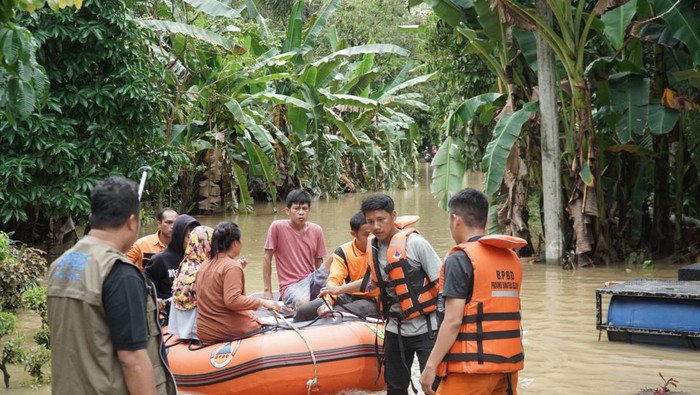 Tim BPBD Sumsel saat dievakuasi akibat banjir kini mulai kembali ke rumah.