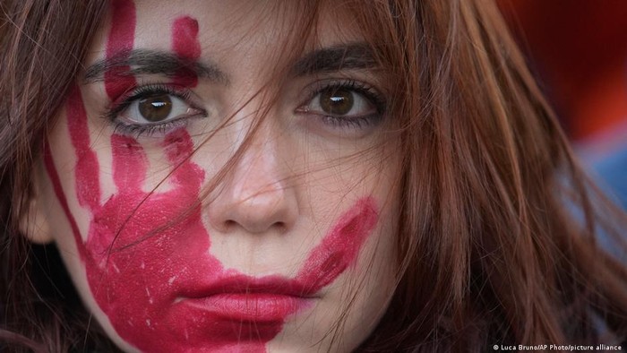 UE Sahkan UU Pertamanya untuk Lindungi Perempuan dari Kekerasan