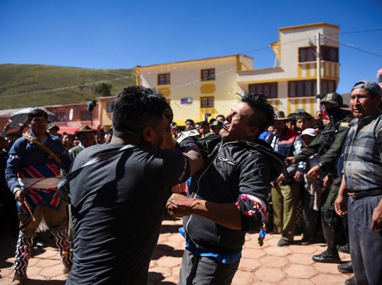 Unik, Warga Adat Bolivia Gelar Ritual Adu Tinju untuk Hasil Panen Terbaik