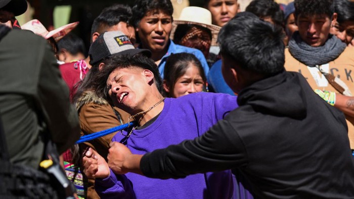 Indigenous men fight during the Quechua Tinku ritual in San Pedro de Macha, north of Potosi, Bolivia May 4, 2024. REUTERS/Claudia Morales