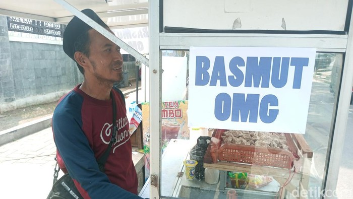 Wawan, Penjual Basmut Depan UIN 2 Bandung.