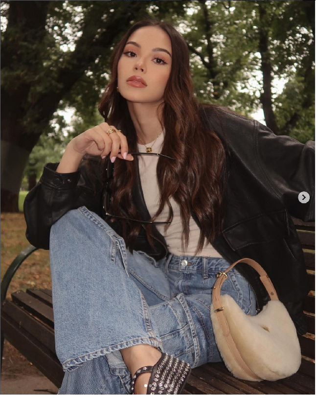 Alyssa Daguise yang awalnya tak terjun di dunia hiburan, mulai dilirik untuk membintangi film setelah terkenal di Indonesia. Wanita 26 tahun itu debut sebagai aktris lewat film Pelukis Hantu pada 2020. Foto: Dok. Instagram Alyssa Daguise