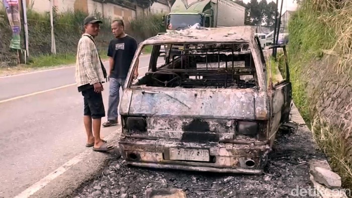 Angkutan umum terbakar di Kabupaten Sukabumi, Kamis (9/5/2024).