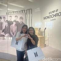 Inilah wajah-wajah bahagia para ARMY yang sukses membeli merchandise BTS POP-UP: MONOCHROME IN JAKARTA.  Foto: Rahmi/Wolipop