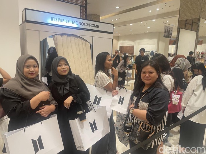 Antusiasme ARMY di BTS POP-UP: MONOCHROME IN JAKARTA