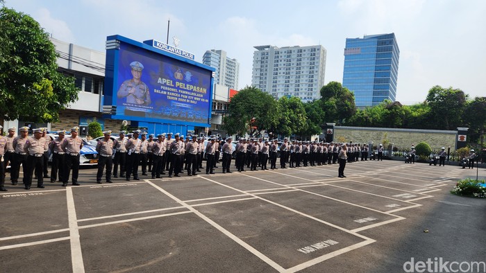 Apel pelepasan personel Pengamanan dan Pengawalan Rute Lalu Lintas dan Parkir (Pamwalrolakir) untuk mengamankan World Water Forum (WWF) ke-10 di Bali. (Adrial Akbar/detikcom)