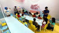 Play ‘N’ Learn Mal Ciputra Cibubur menawarkan area bermain yang dikurasi dengan cermat, termasuk area favorit, seperti Sally’s Water Play Lab dan Carly’s Giant Ball Pool, dimana arena permainan ini membuat anak-anak terlibat dalam pembelajaran berbasis STEAM (Science, Technology, Engineering, Art, Mathematic), yang terinspirasi oleh pendekatan Reggio Emilia. Area-area ini dirancang untuk memfasilitasi pembelajaran yang membuat anak terlibat langsung dan melakukan eksplorasi lewat imajinasinya. 