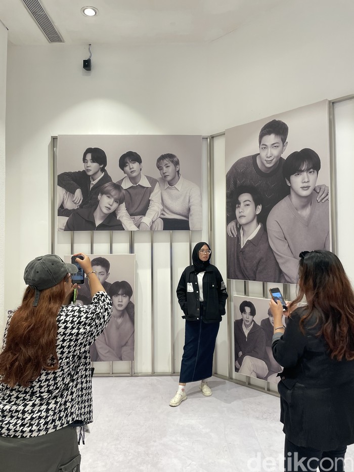 ARMY.. Jangan Lupa Wefie di BTS: POP-UP MONOCHROME!