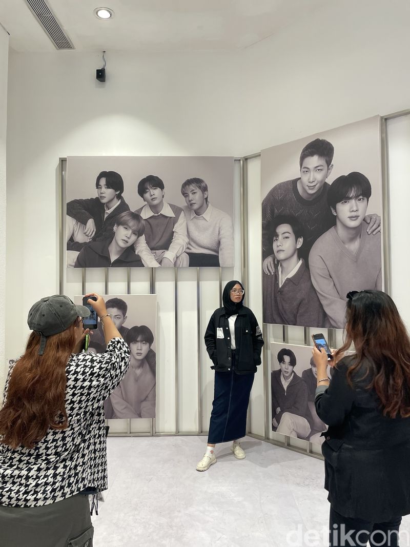 ARMY.. Jangan Lupa Wefie di BTS: POP-UP MONOCHROME!