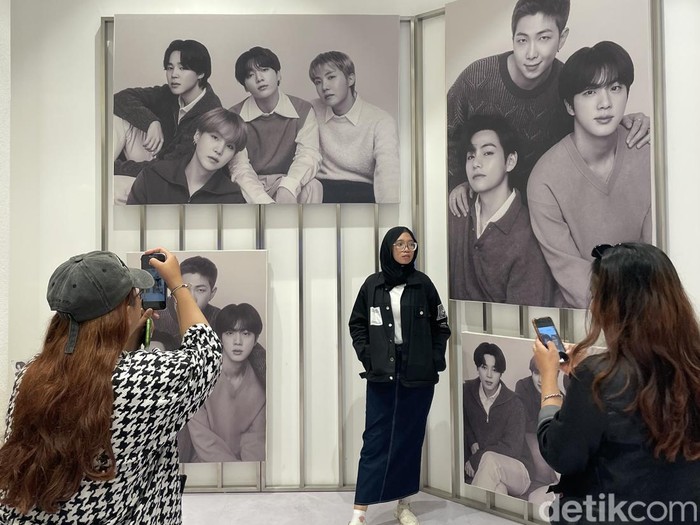 ARMY.. Jangan Lupa Wefie di BTS: POP-UP MONOCHROME! ARMY.. Jangan Lupa Wefie di BTS: POP-UP MONOCHROME!