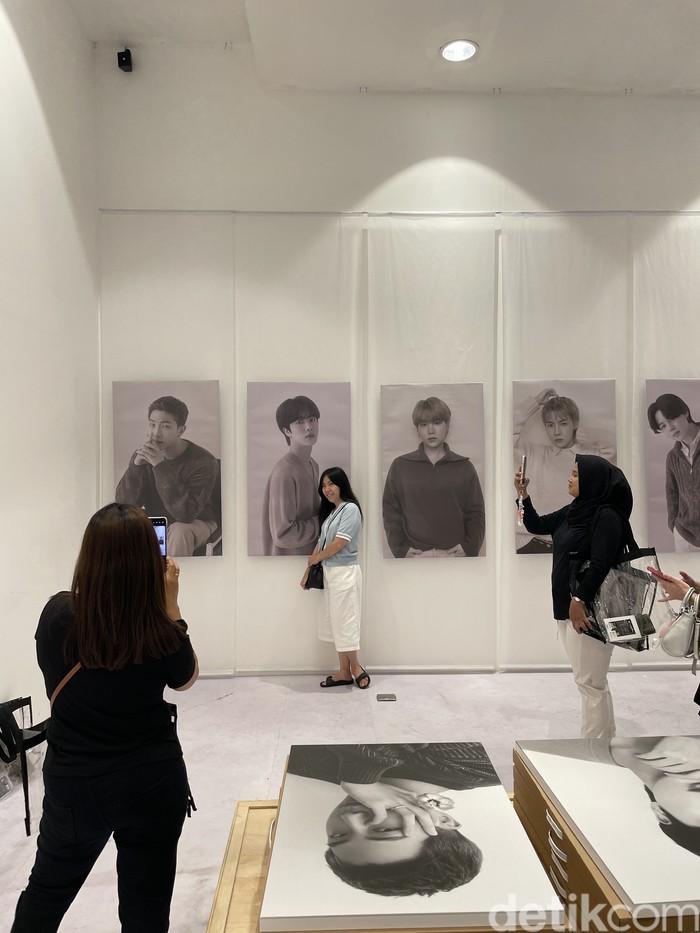 ARMY.. Jangan Lupa Wefie di BTS: POP-UP MONOCHROME!