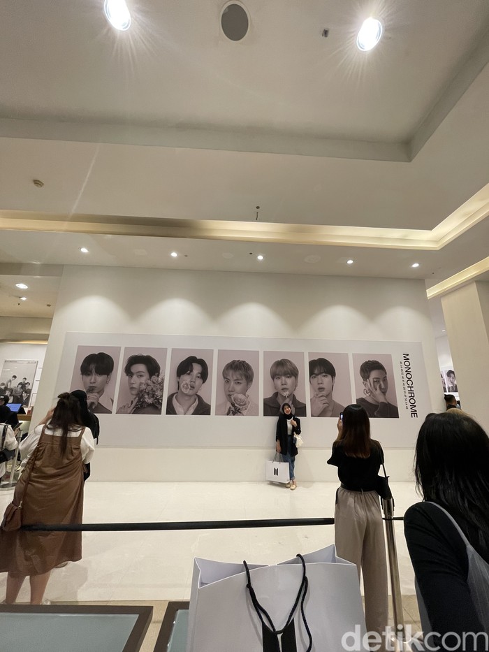 ARMY.. Jangan Lupa Wefie di BTS: POP-UP MONOCHROME!
